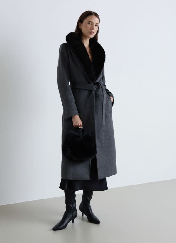 Cappotto lungo con collo in pelliccia sintetica e cintura