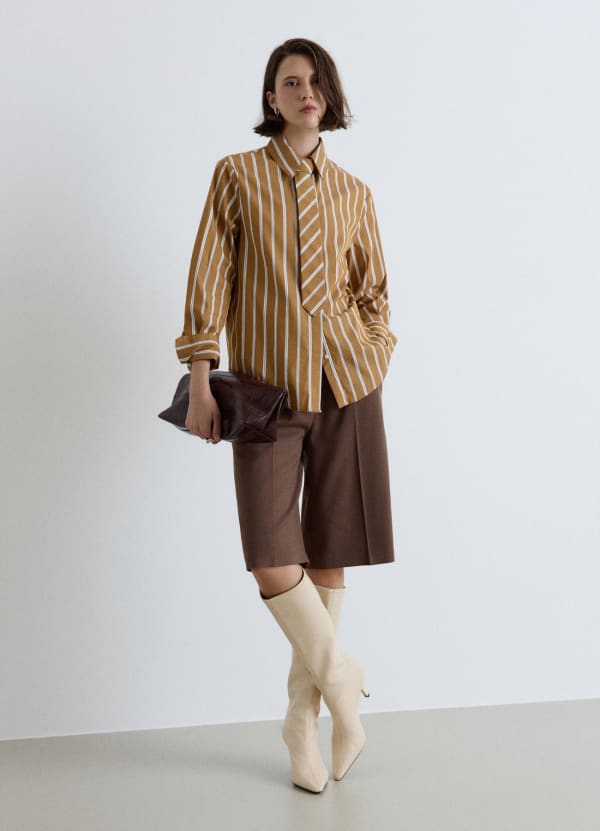 Camicia a righe con cravatta