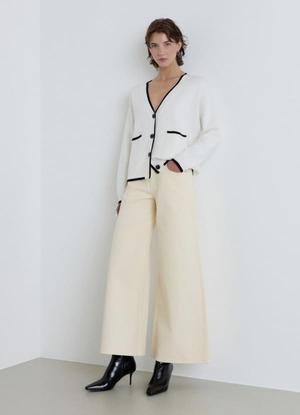Cardigan con profili a contrasto e bottoni