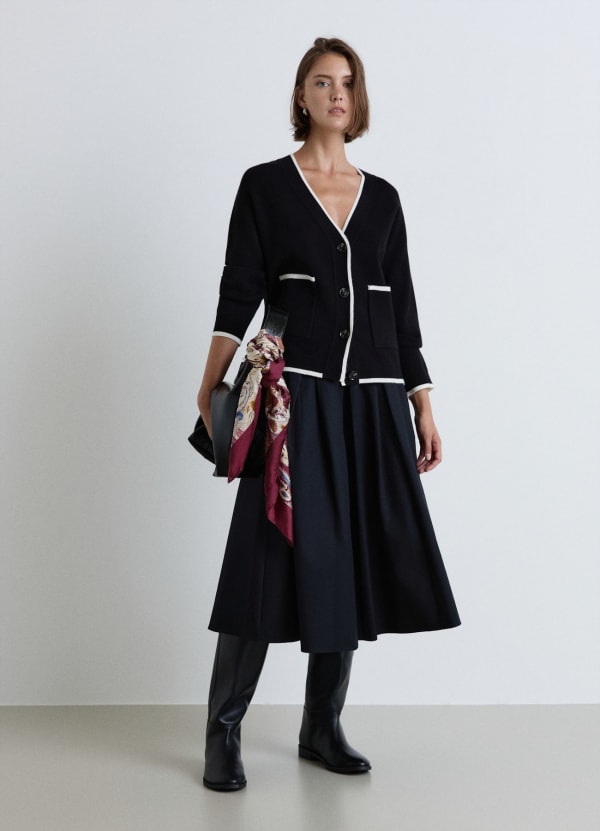 Cardigan con profili a contrasto e bottoni