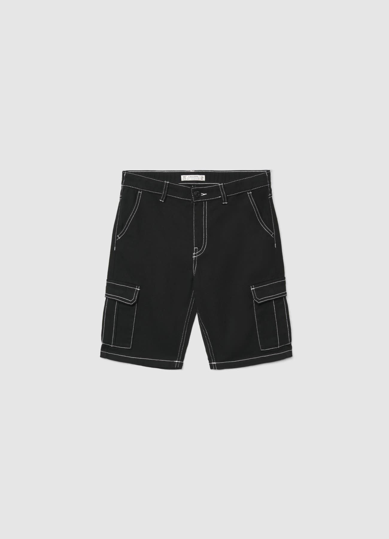 Pantaloncini cargo con impunture a contrasto