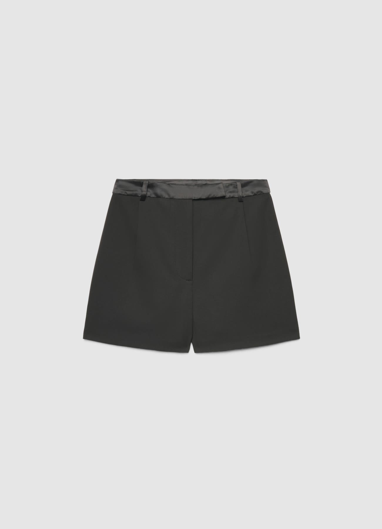 Shorts a tinta unita con fascia satinata