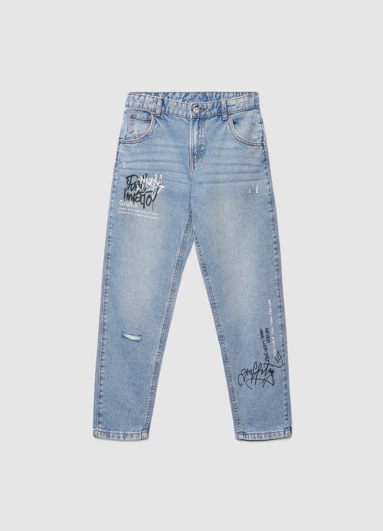 Jeans baggy con scritte e strappi