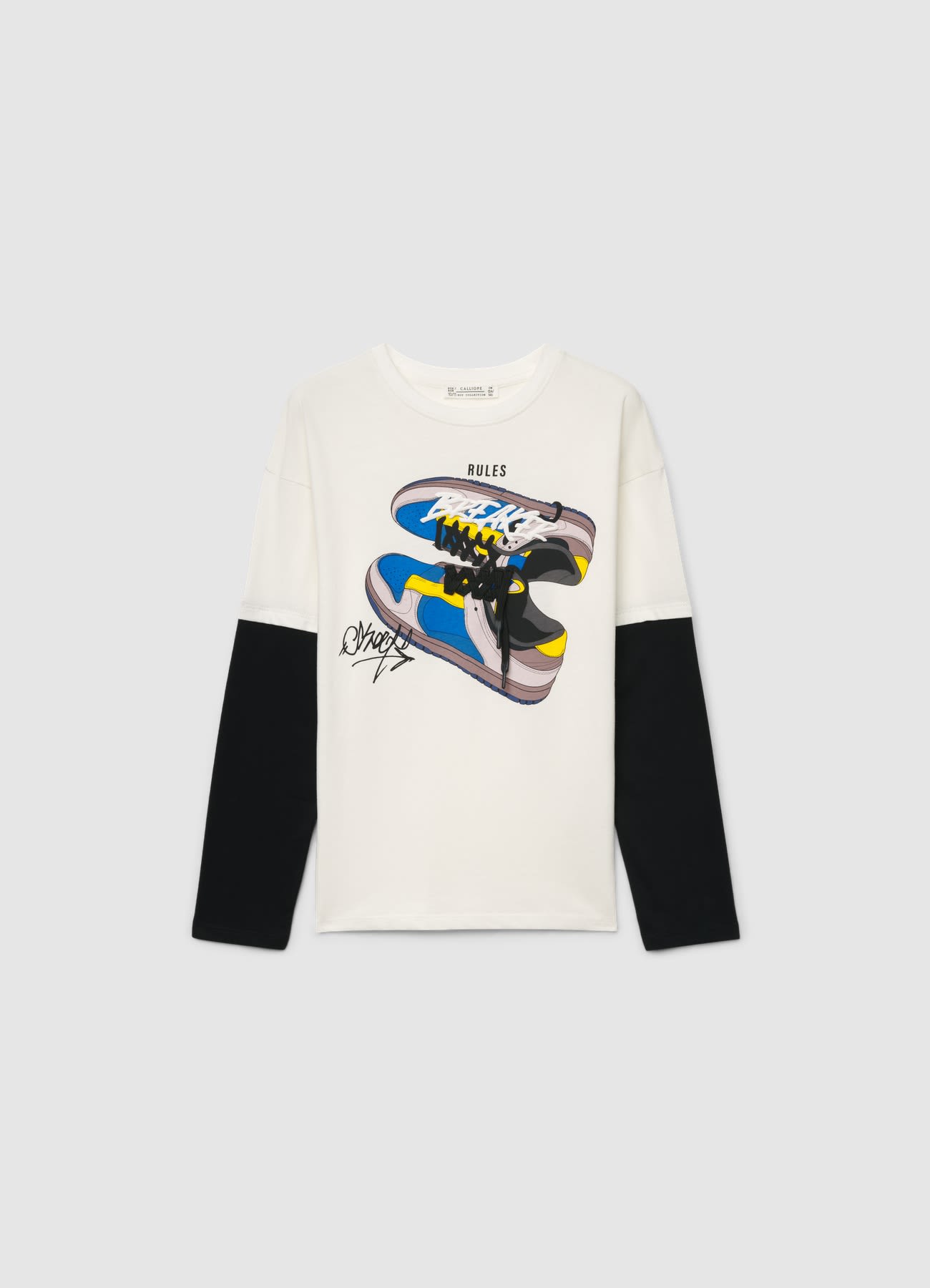T-shirt con stampa sneakers e applicazioni