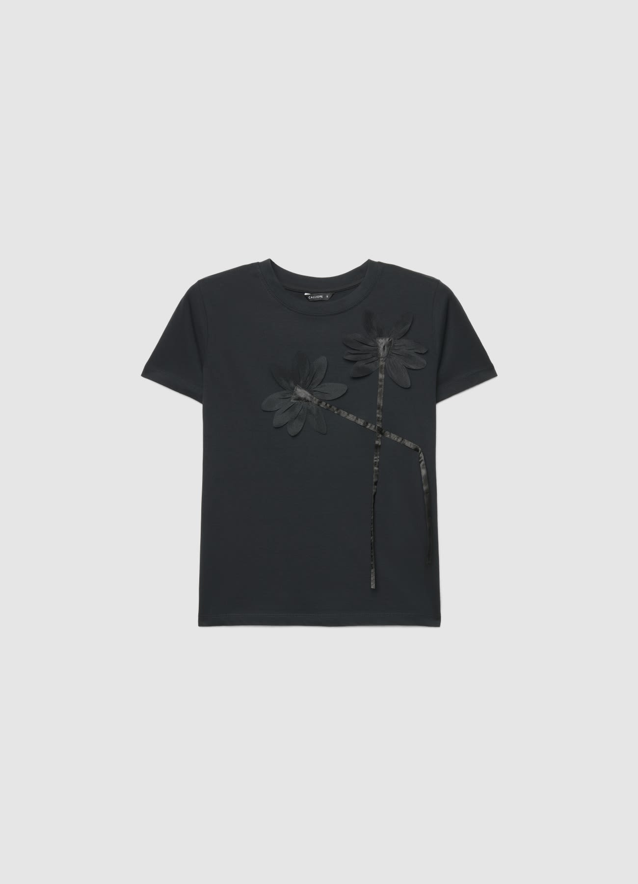 T-shirt con applicazione floreale