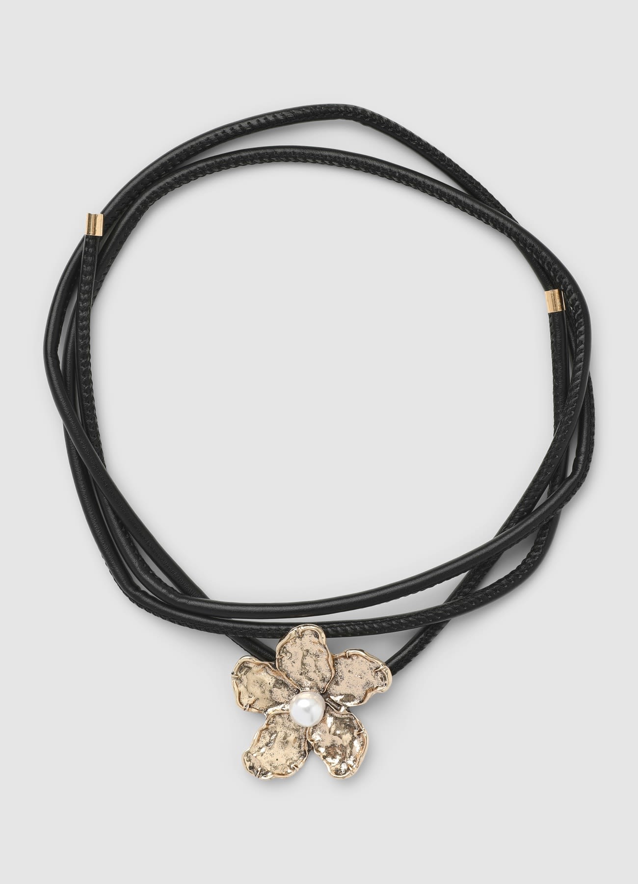 Choker con fiore metallico