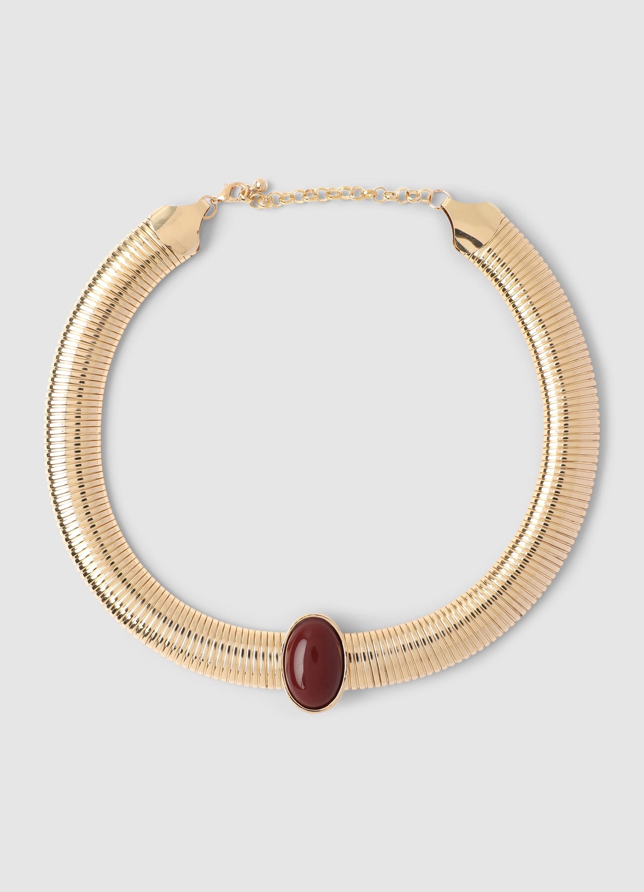 Collana girocollo con pietra ovale