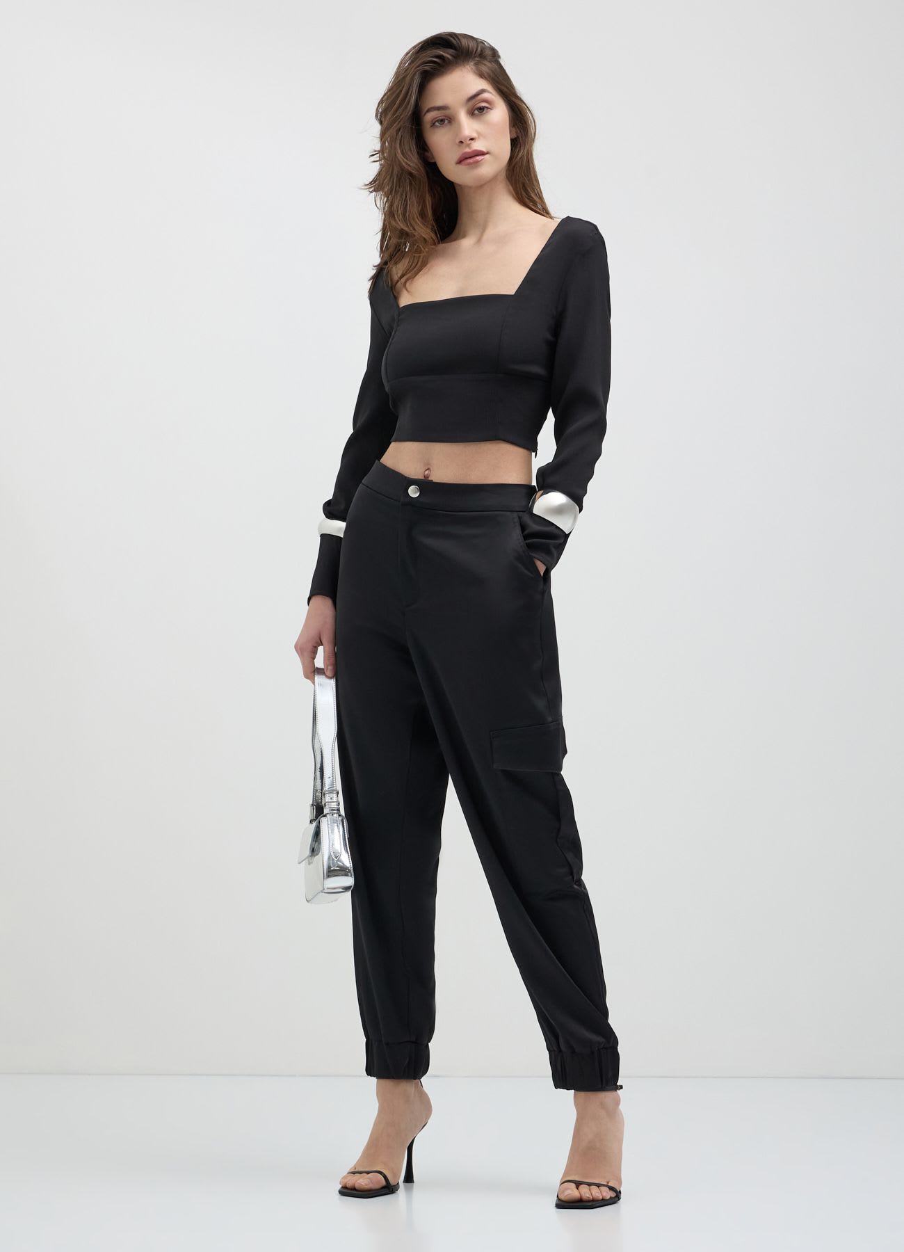 Pantalone cargo satinati