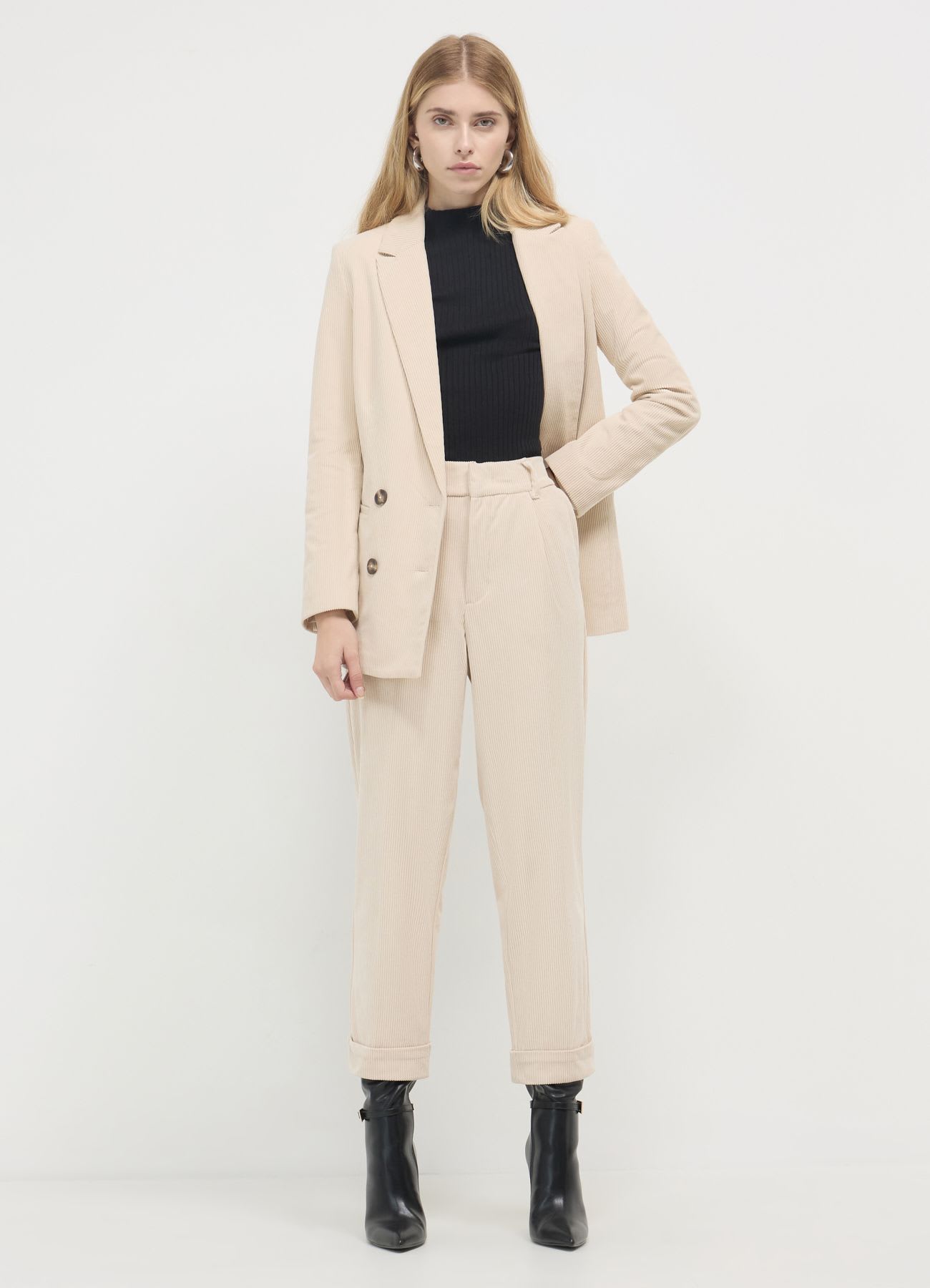 Pantalone con risvolto effetto velluto