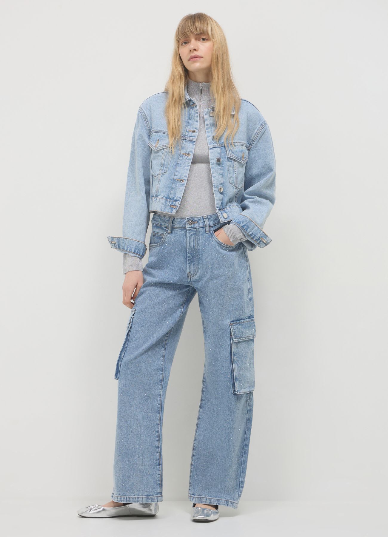 Jeans cargo con strass
