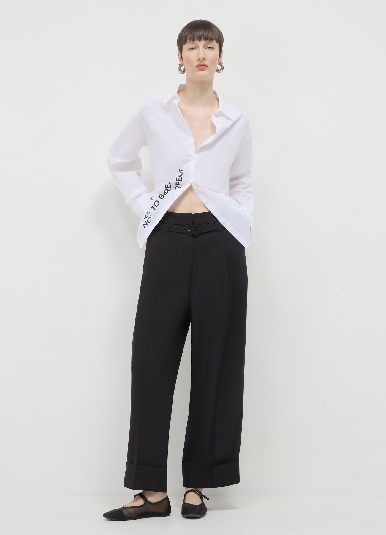 Pantaloni a palazzo con cintura