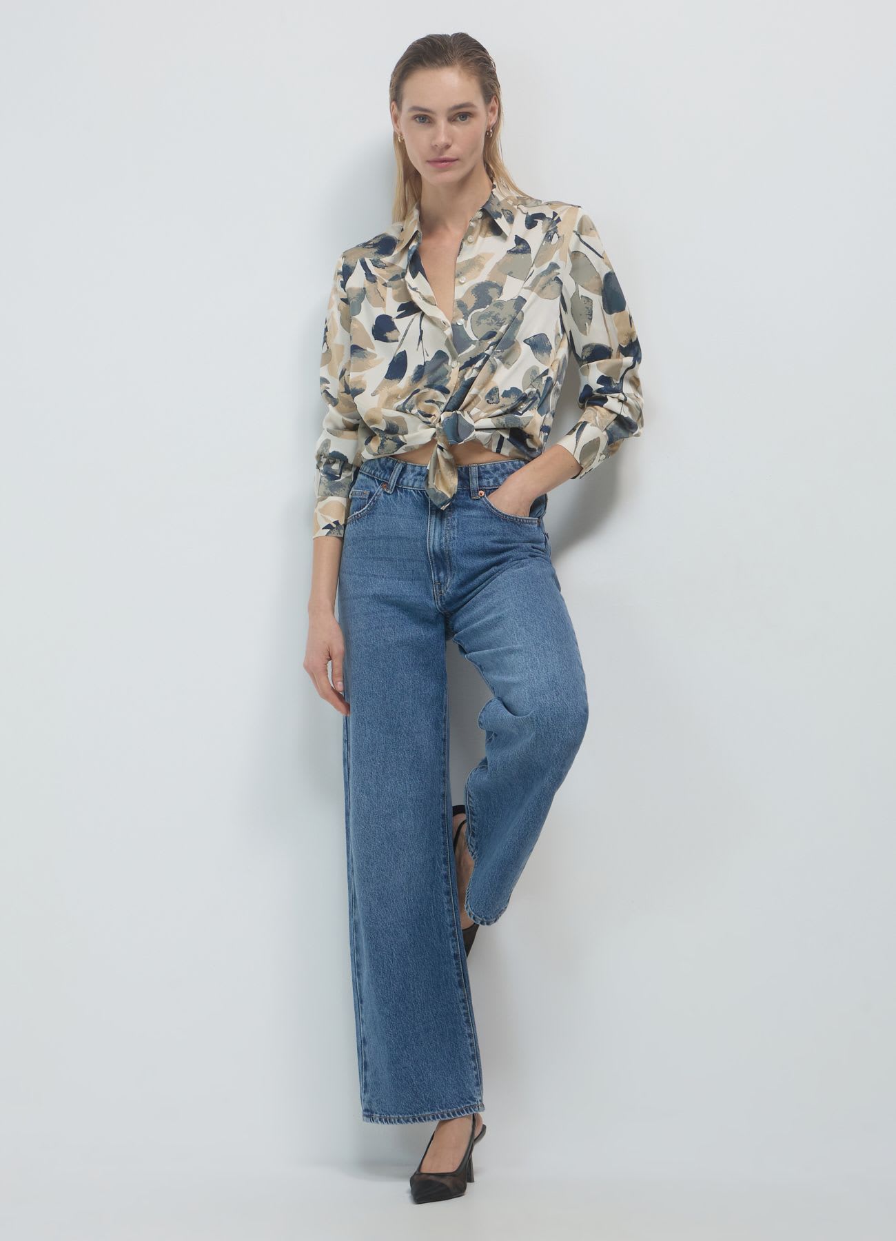 Camicia simil satin a fiori
