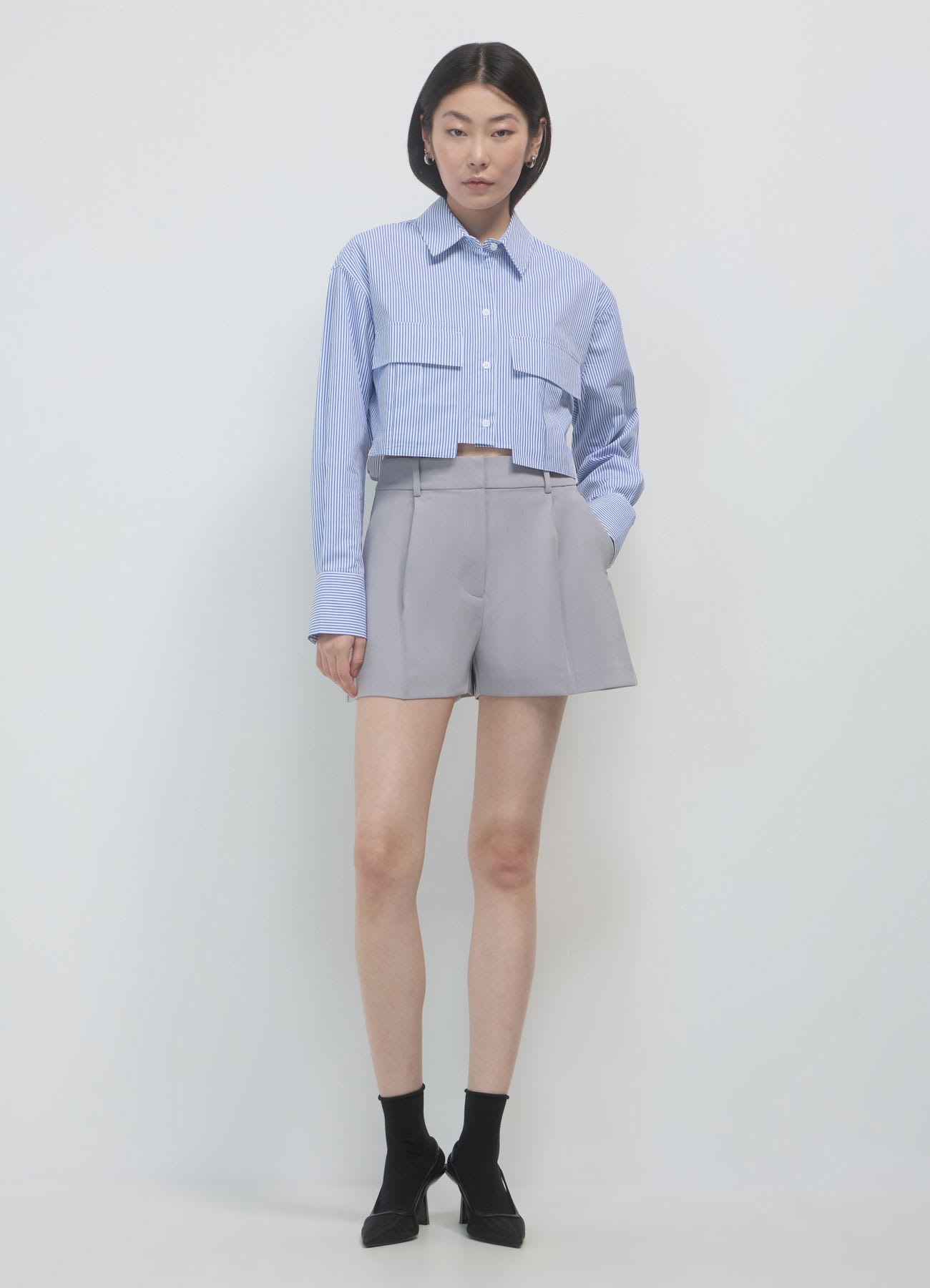 Camicia crop a righe con tasconi