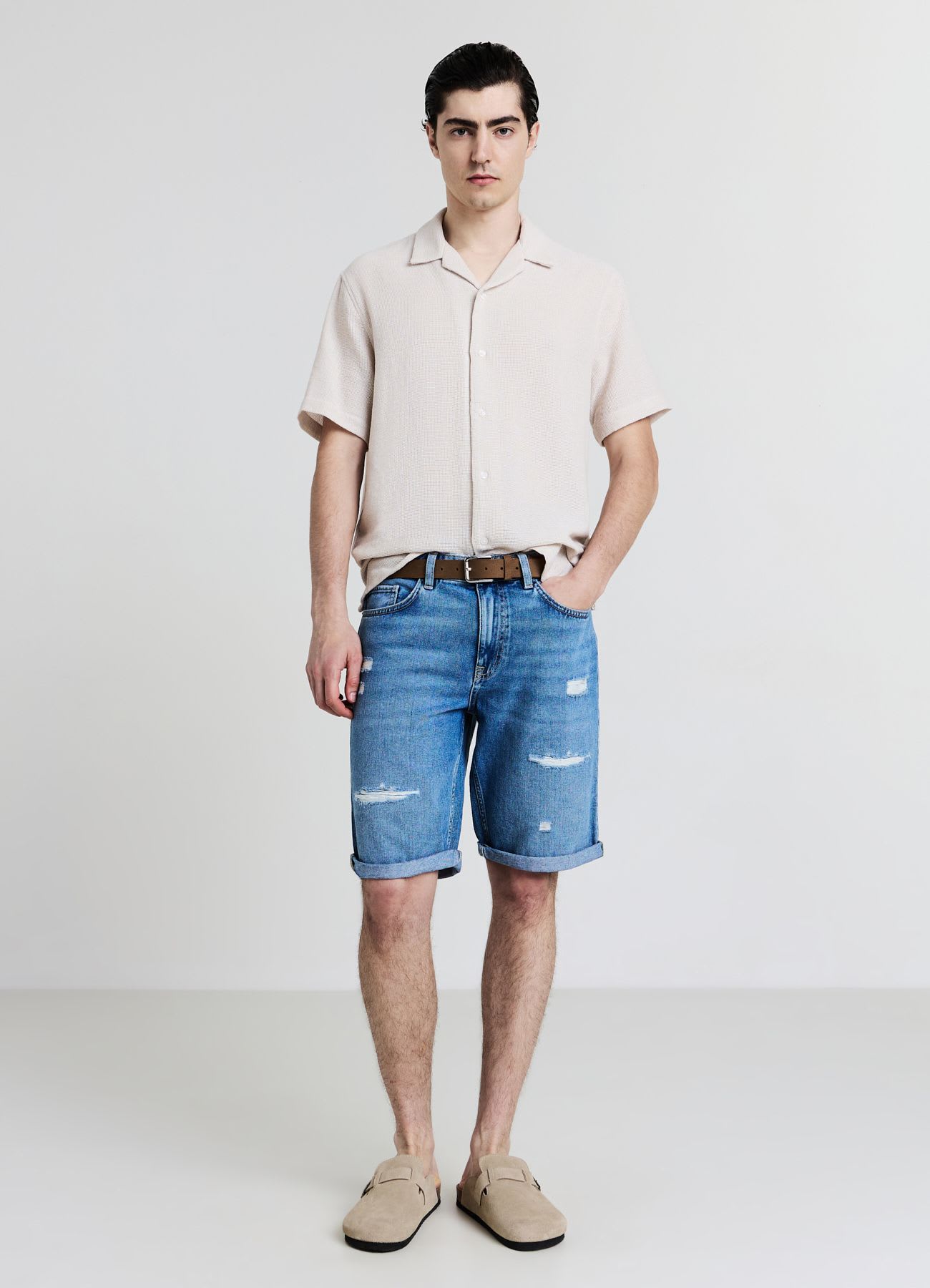 Pantaloncini jeans con strappi