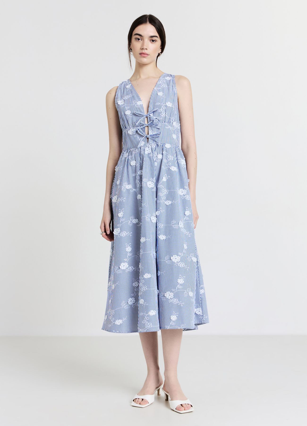 Vestito lungo righe con ricami