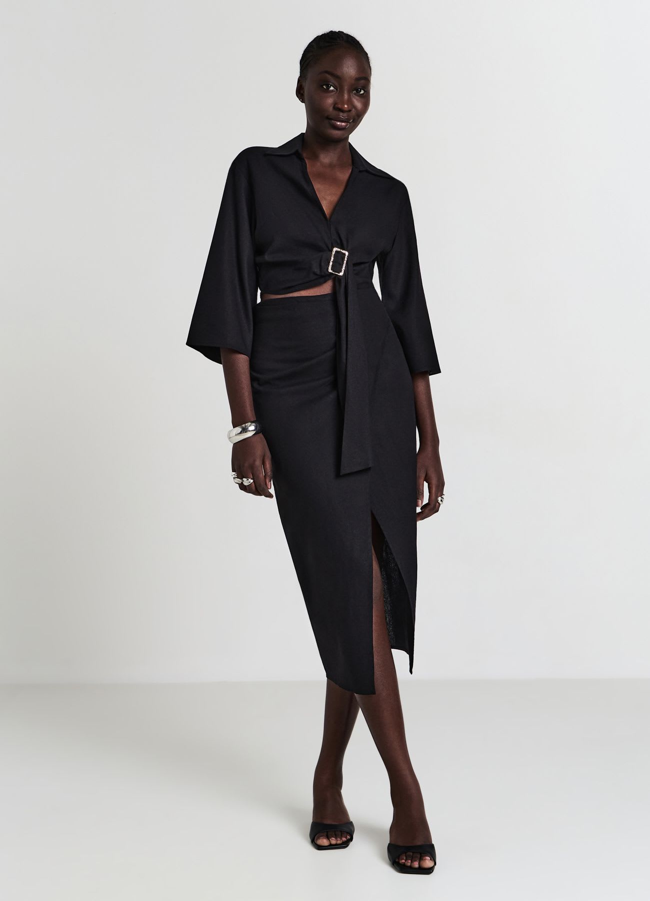 Camicia crop con fibbia