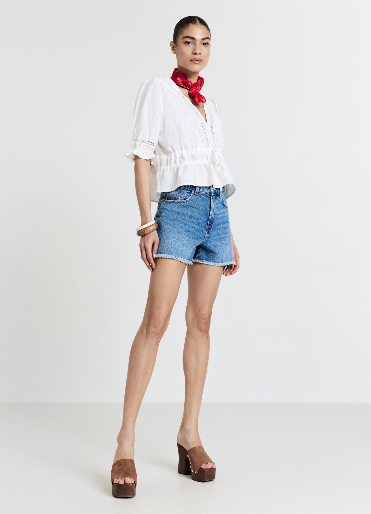 Pantaloncini mom sfrangiato