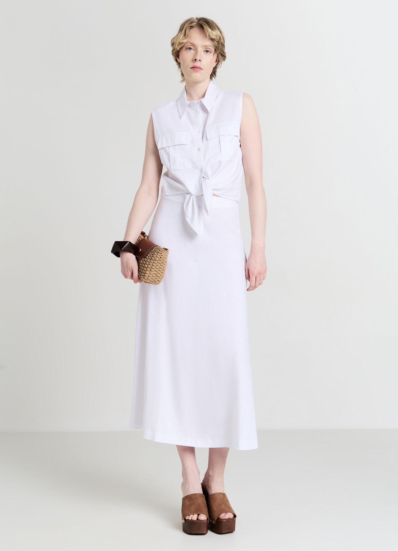 Camicia smanicata misto lino con nodo