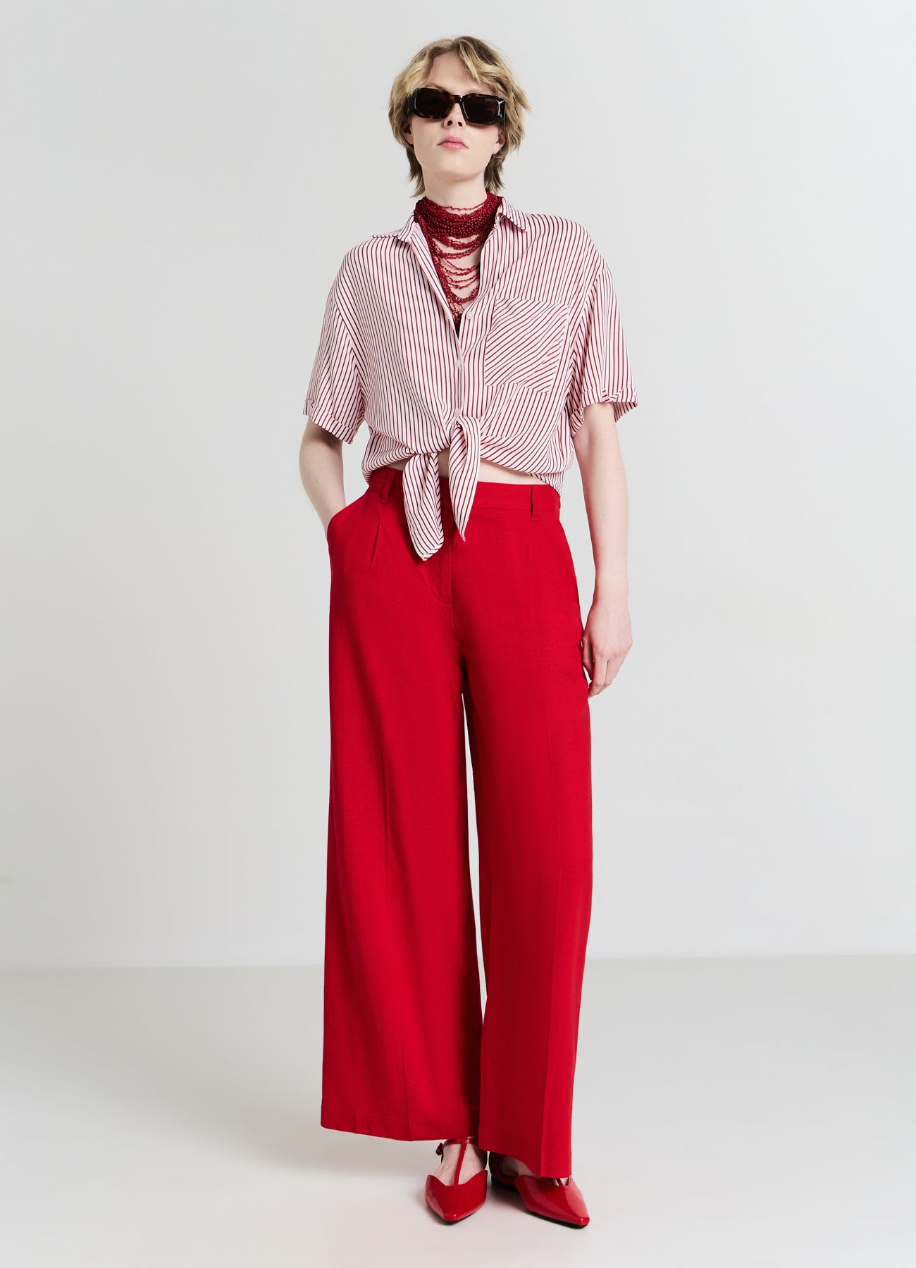 Camicia a righe con nodo