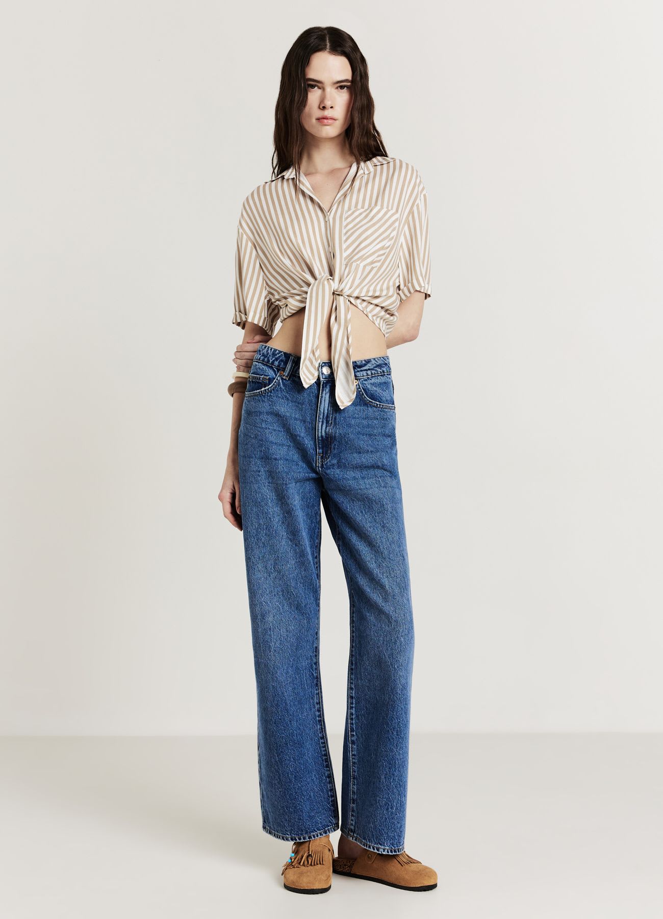 Camicia a righe con nodo