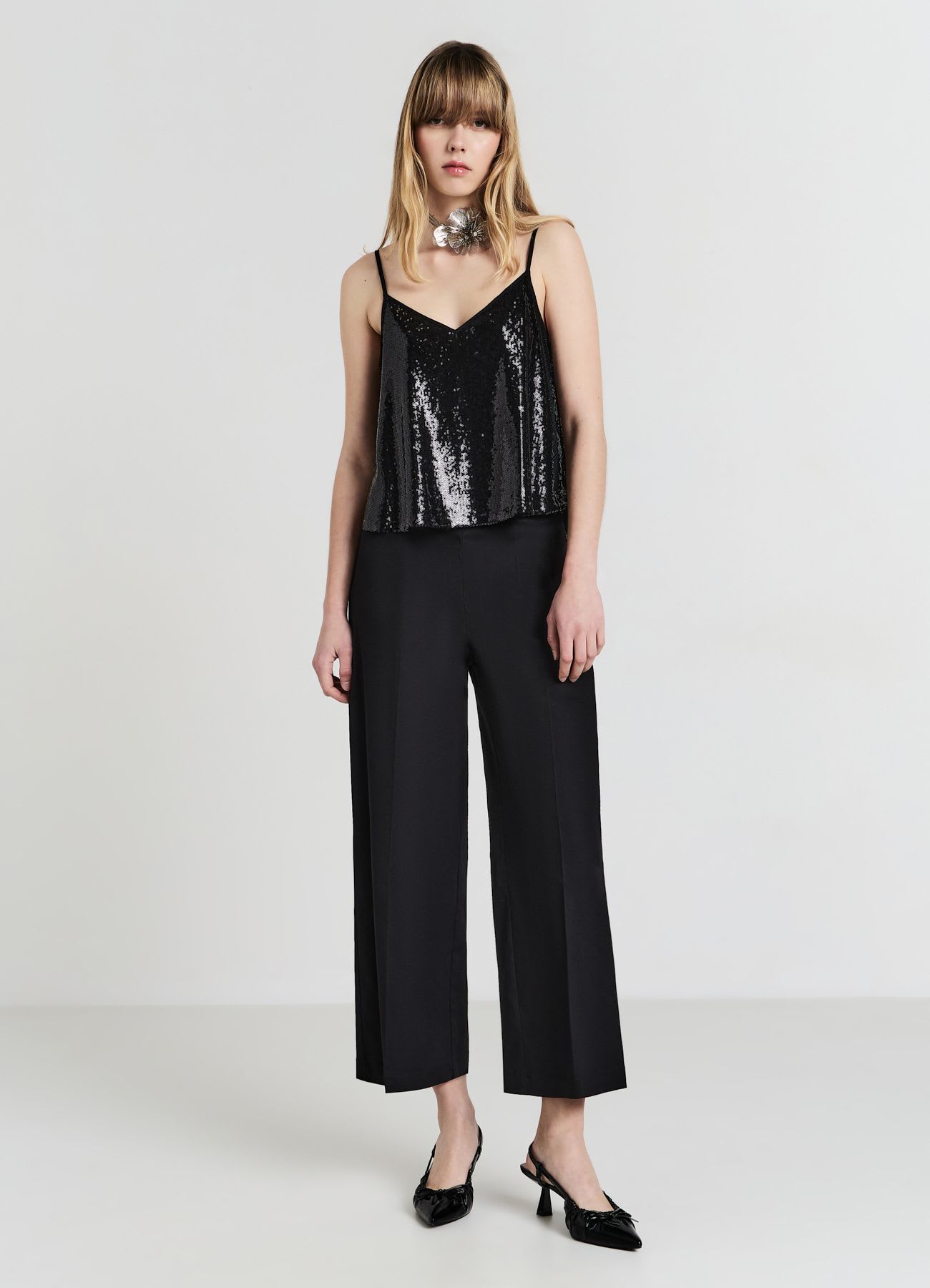 Top svasato paillettes