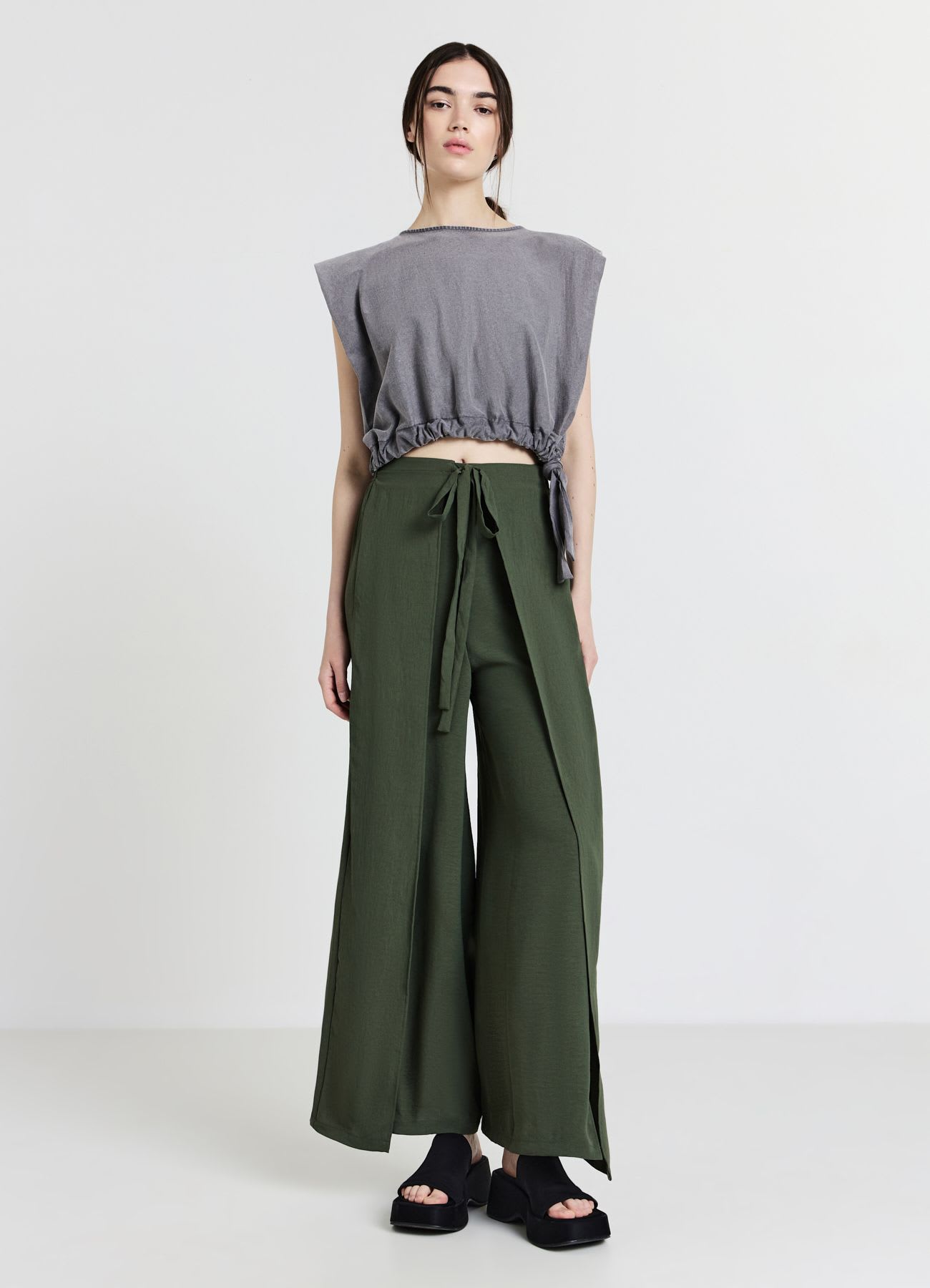 Pantalone con pannelli tinta unita