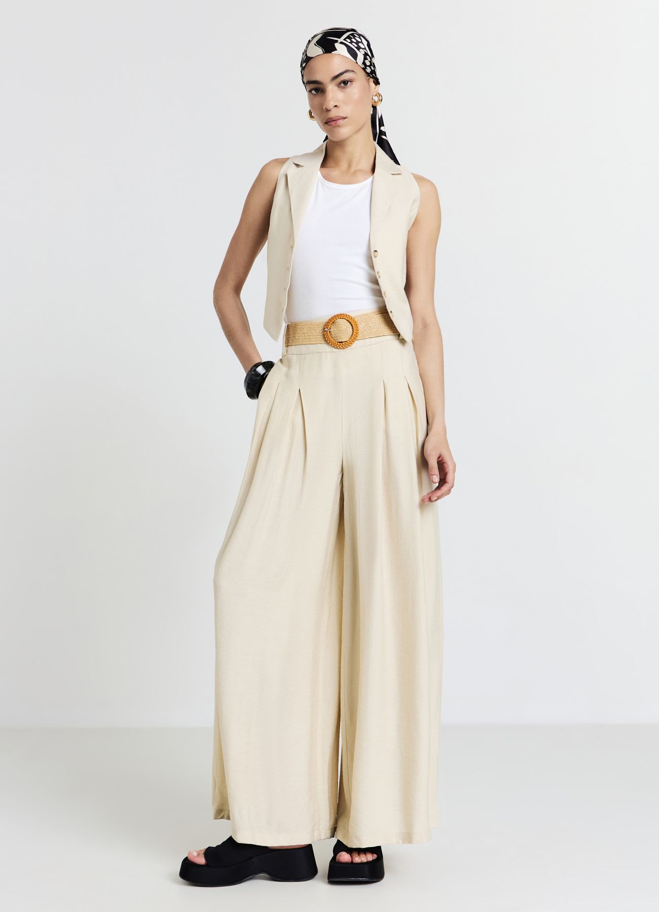 Pantalone palazzo ampio con cintura