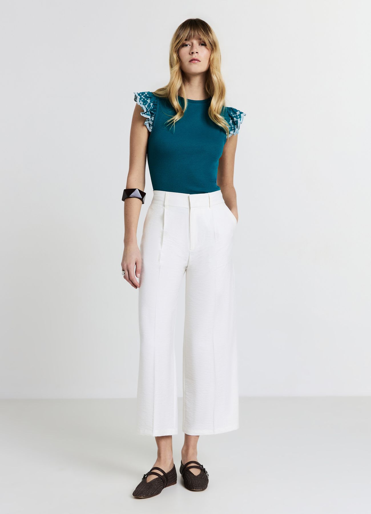 T-shirt a costina volant