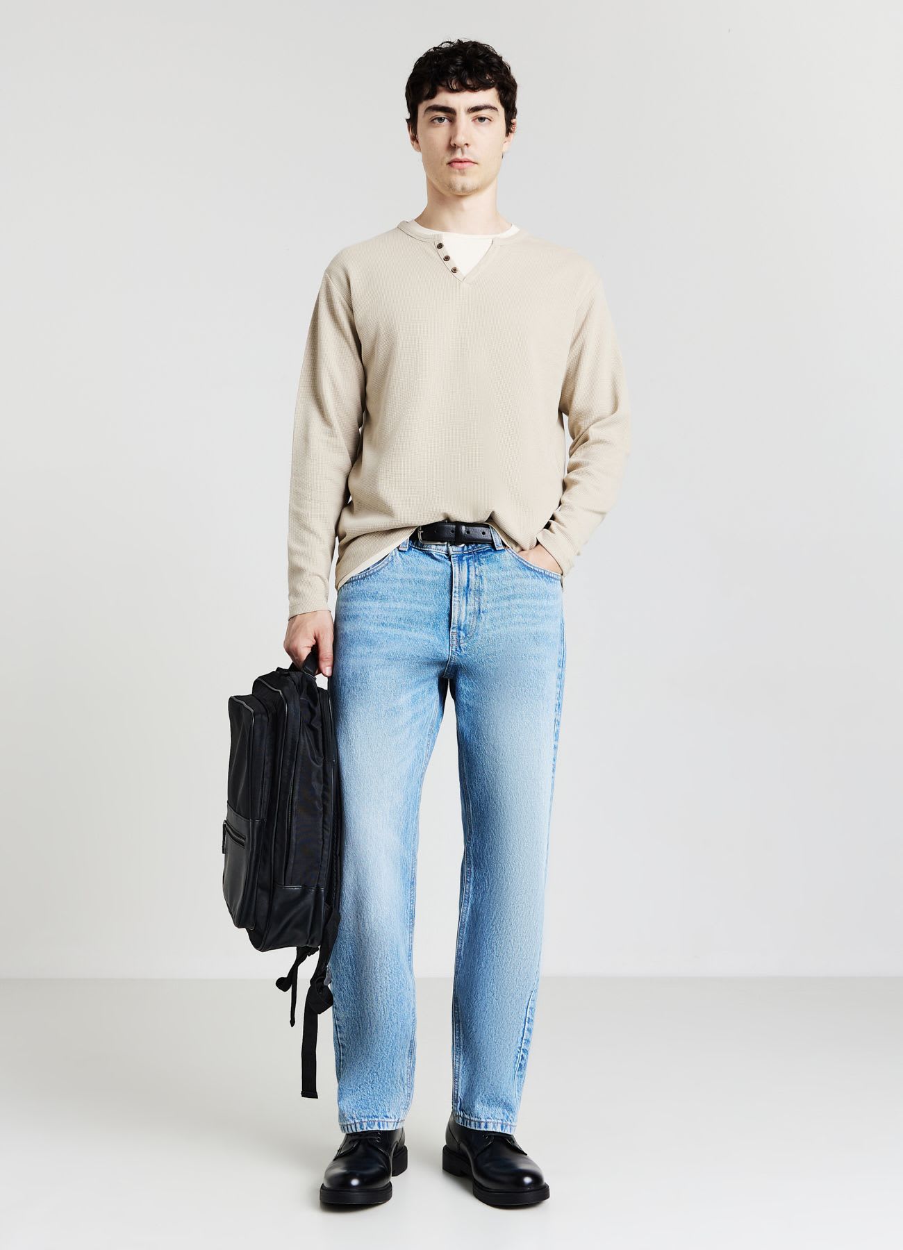 T-shirt a maniche lunghe con scollo serafino