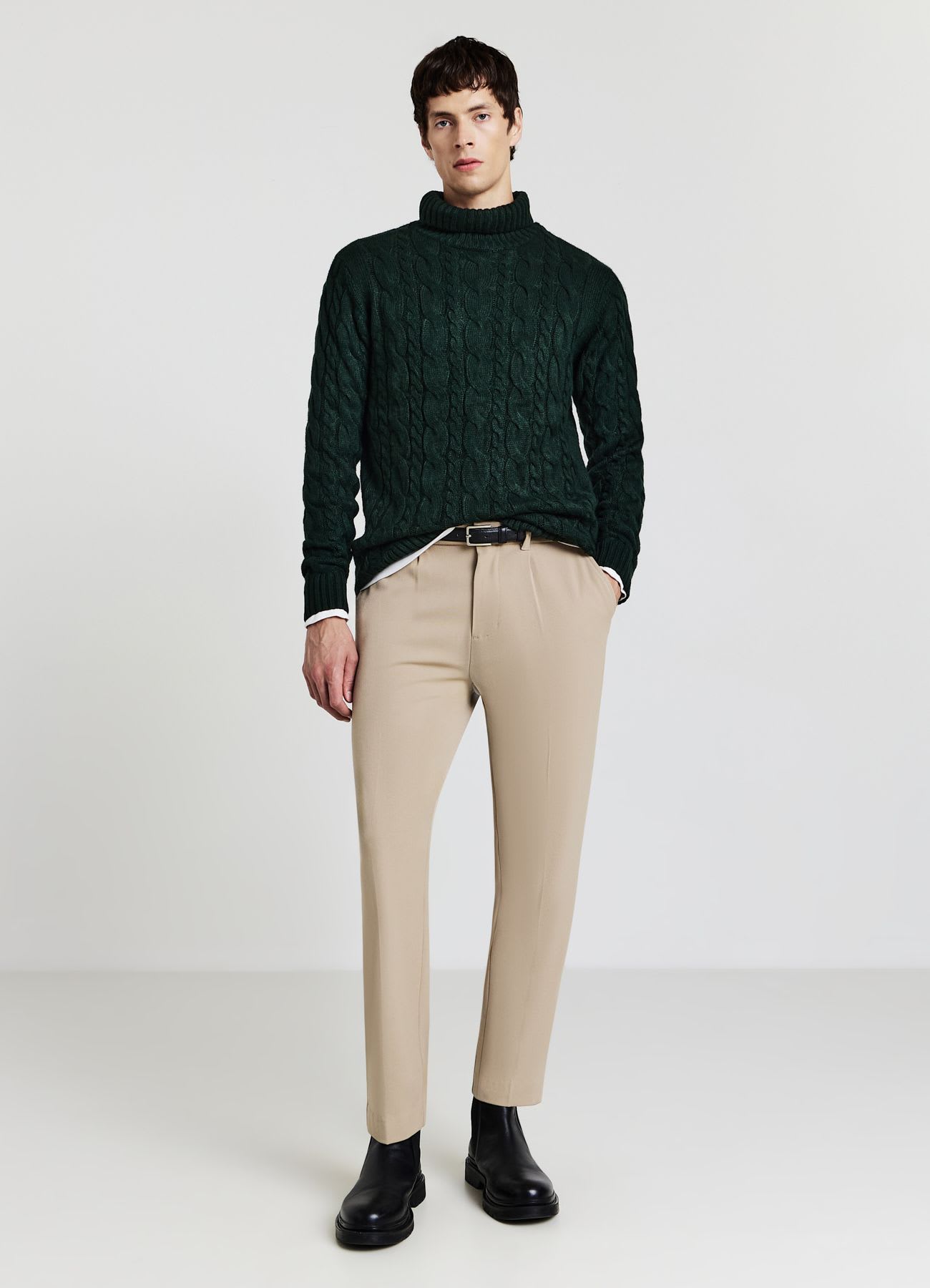 Maglione dolcevita con trecce