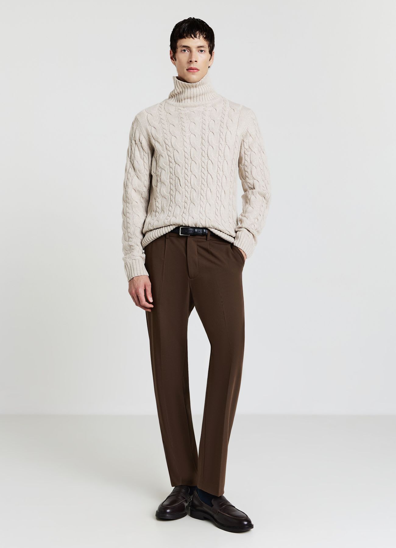 Maglione dolcevita con trecce