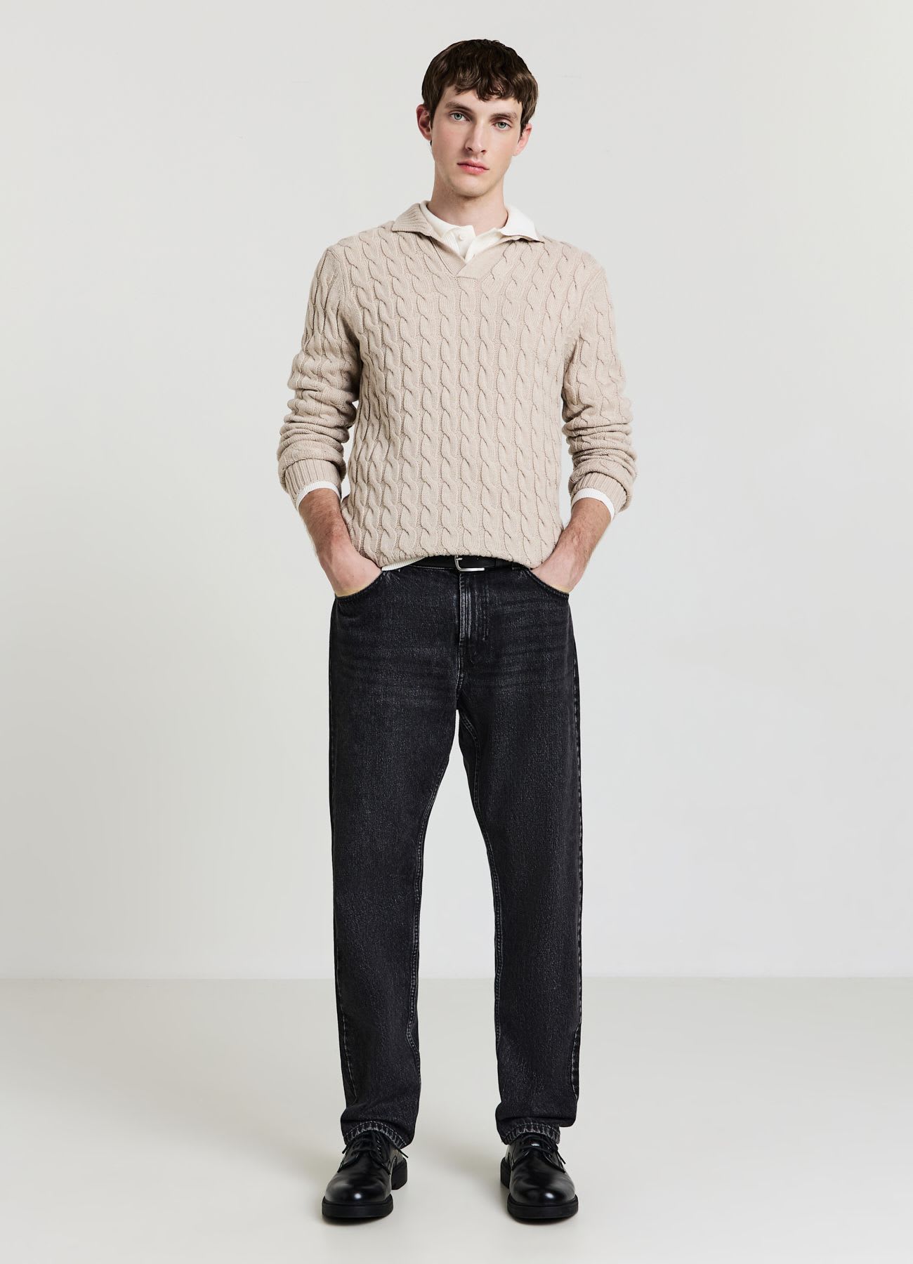 Maglia a trecce con collo derby