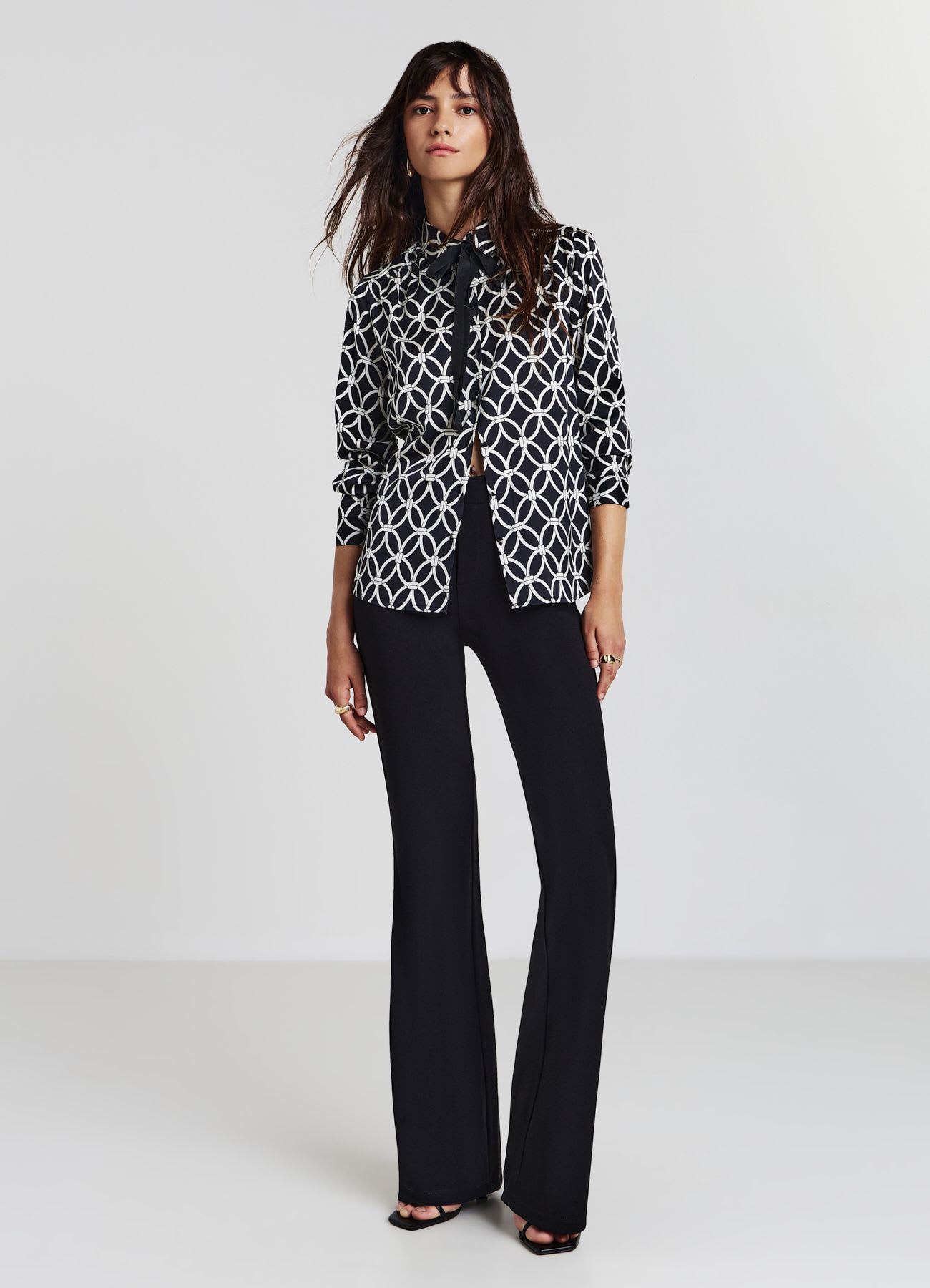 Camicia simil satin fantasia cravattino