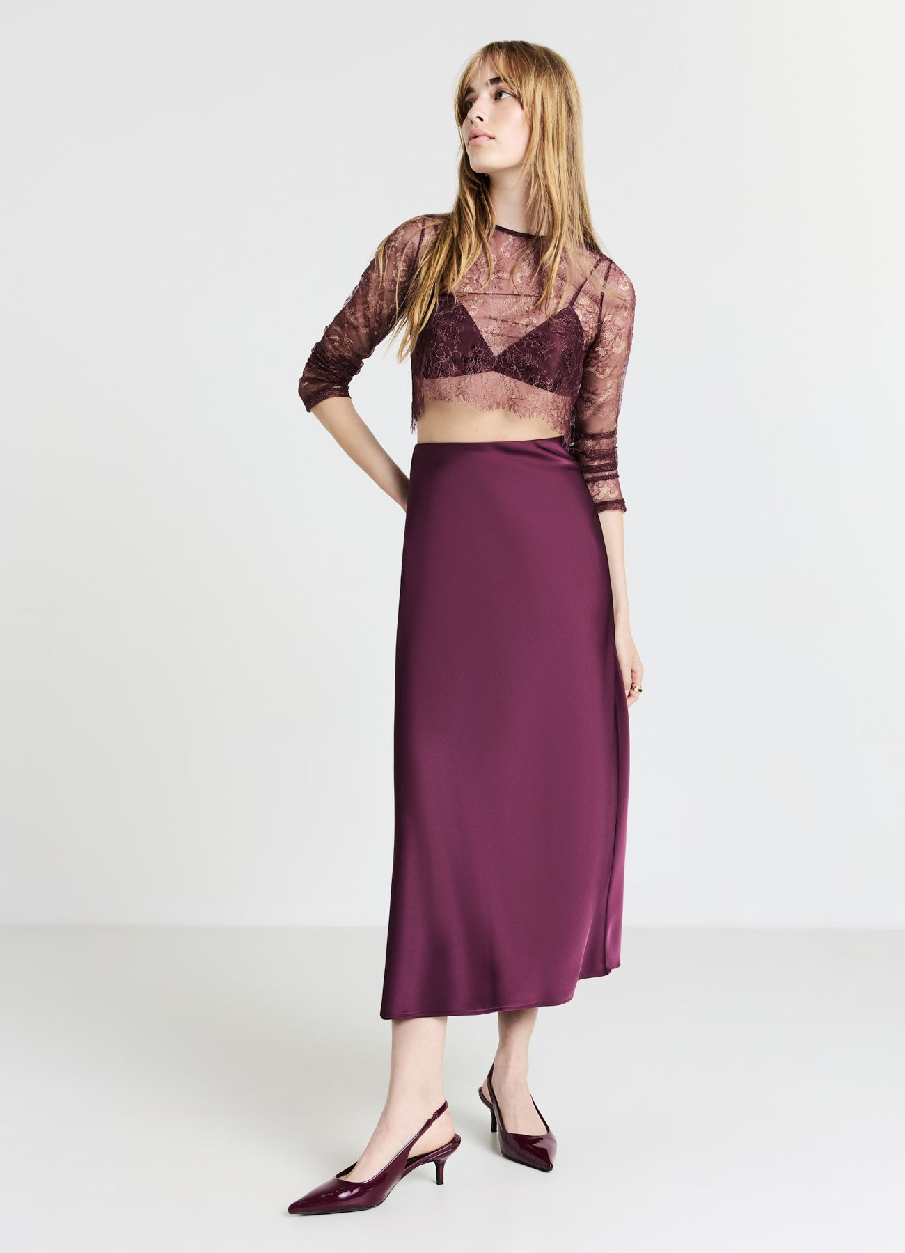 Maglia crop in pizzo con bralette