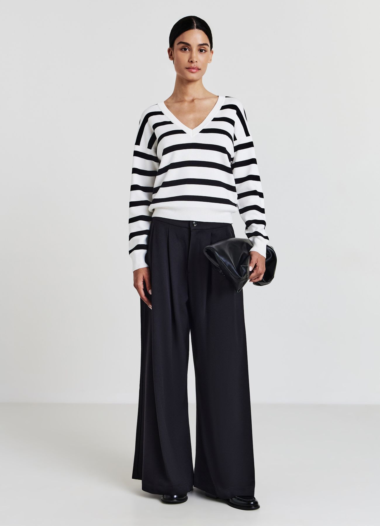 Maglia con scollo a V a righe