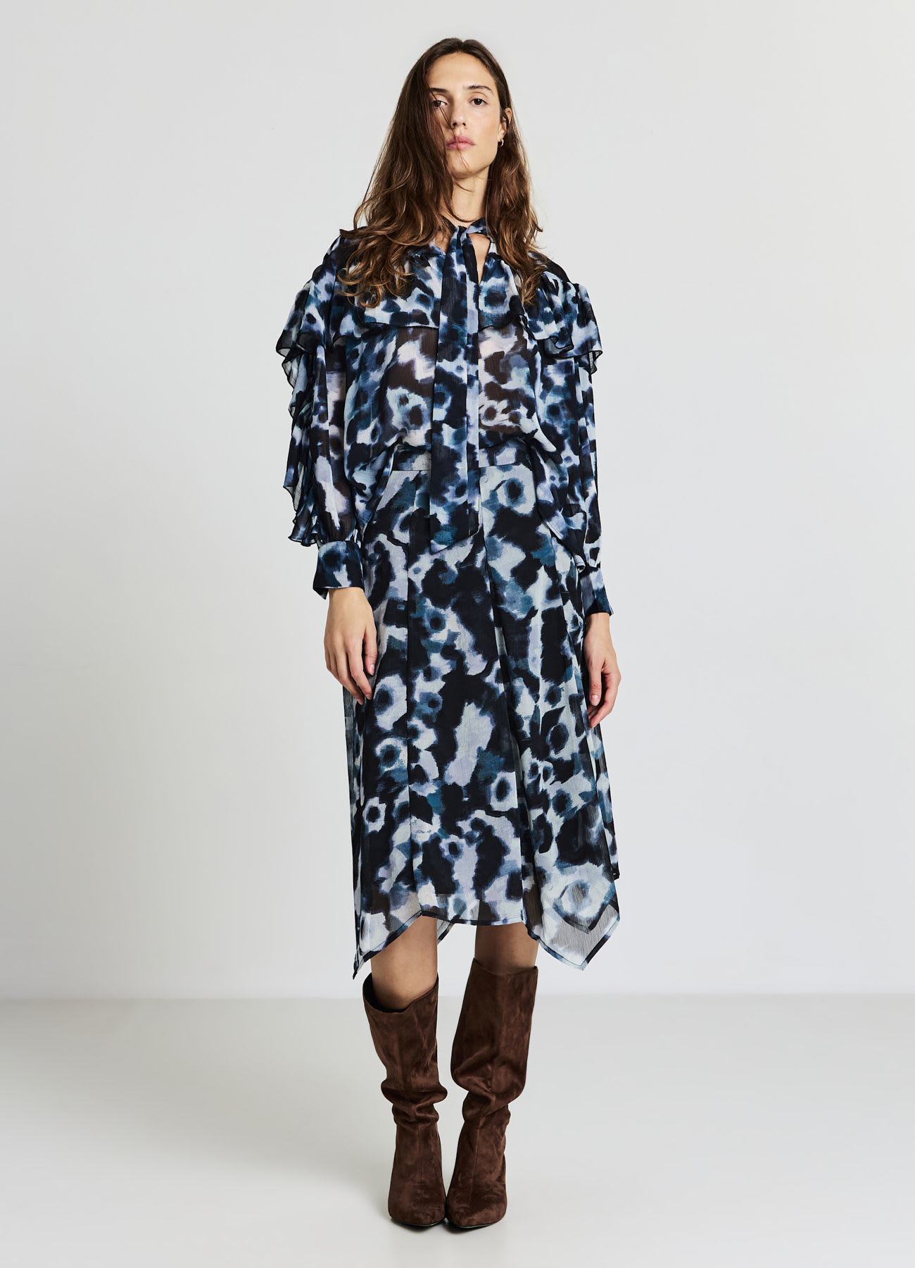 Blusa con fiocco e volant