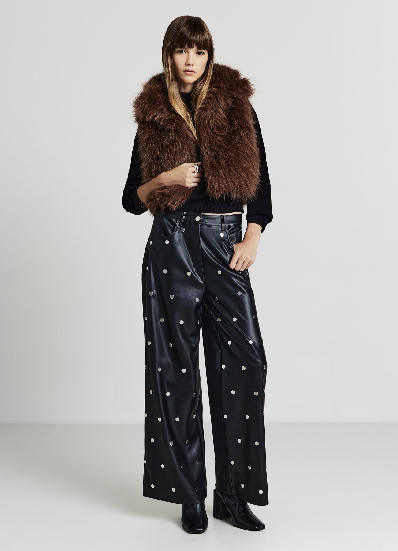Pantaloni wide leg con borchie