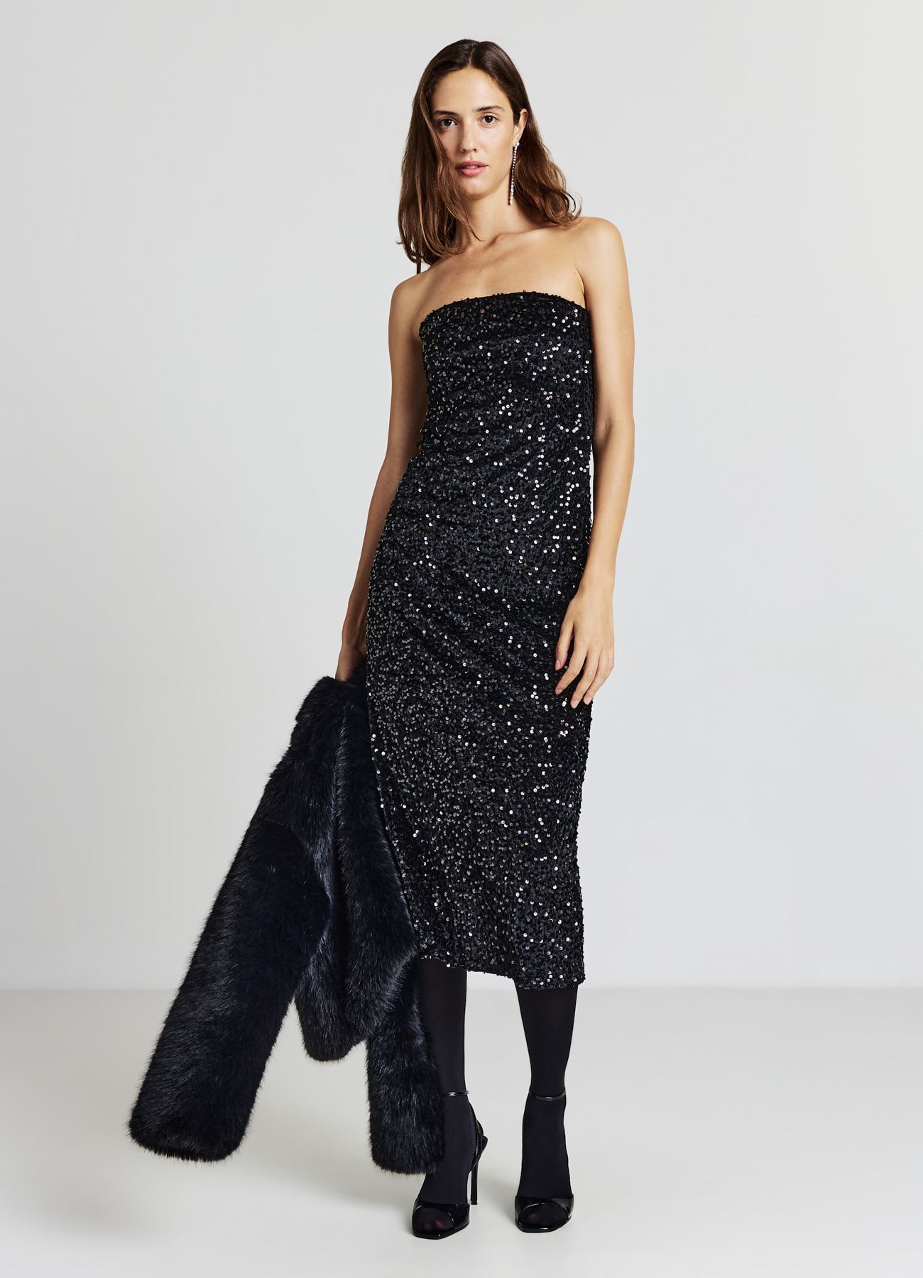 Vestito lungo con paillettes a fascia