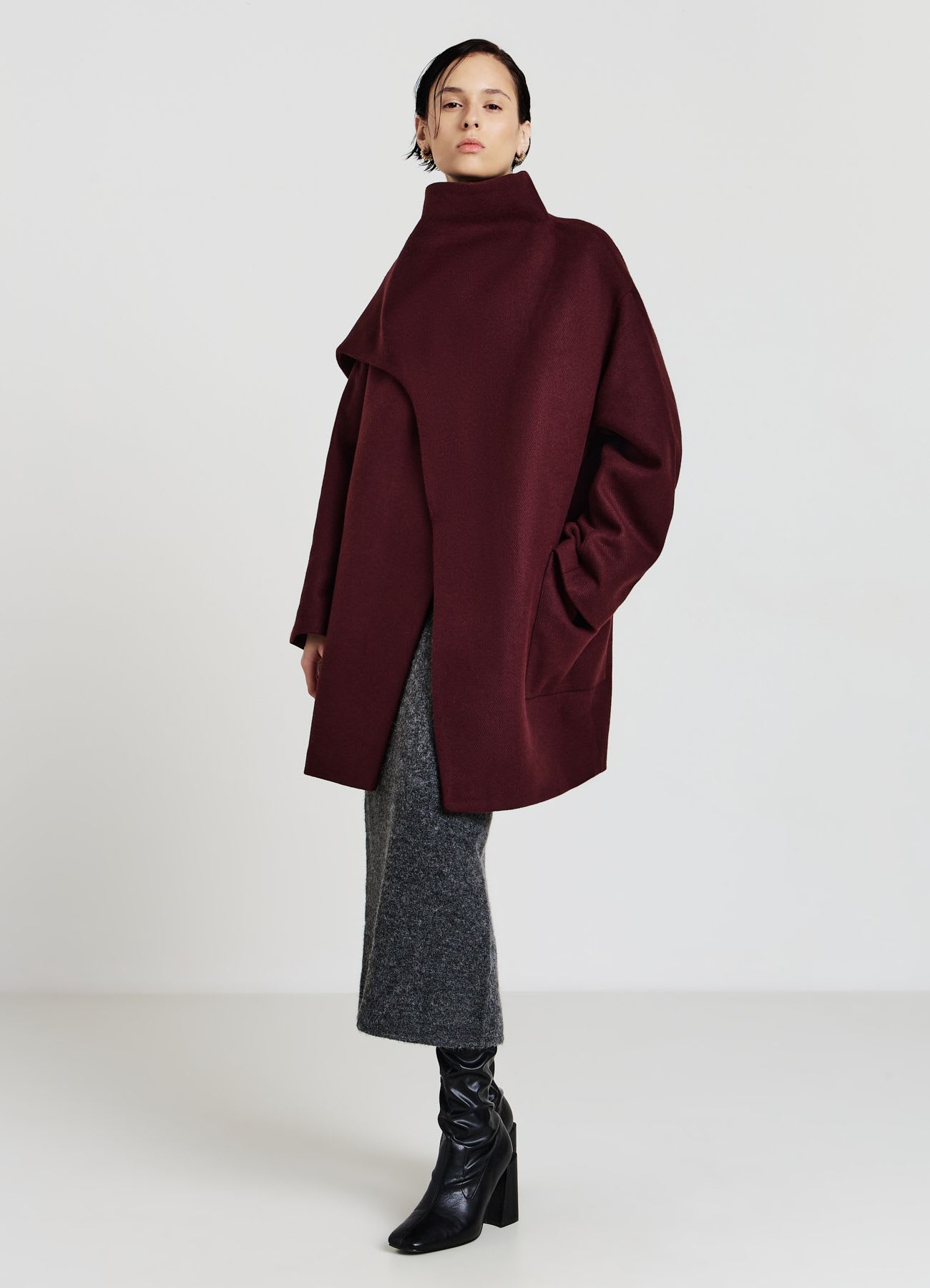 Cappotto con sciarpa integrata