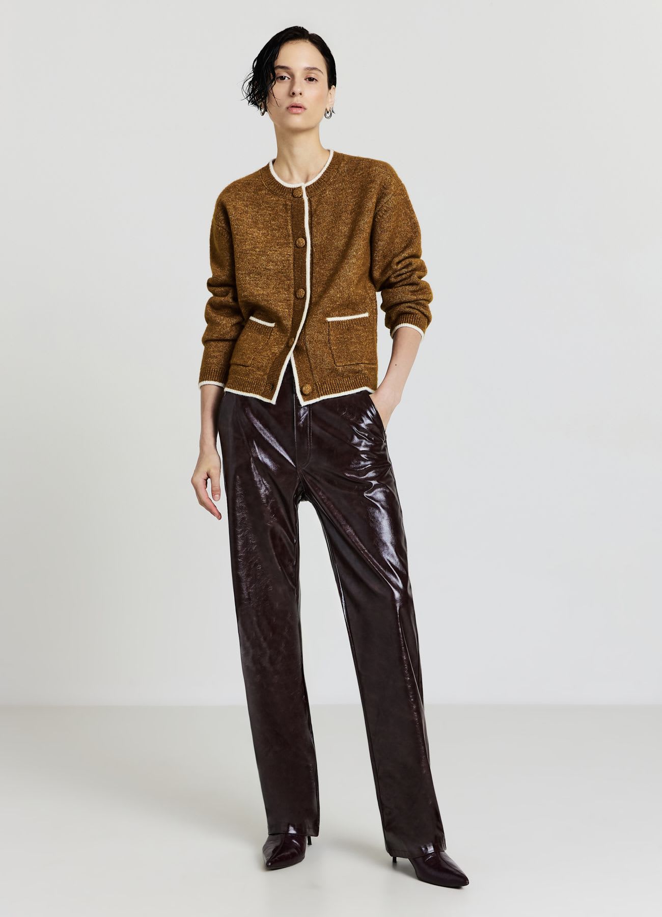 Cardigan girocollo con profili