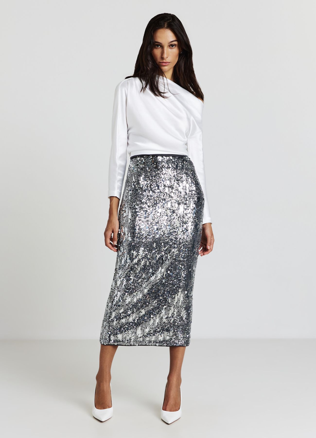 Blusa asimmetrica con drappeggio similsatin