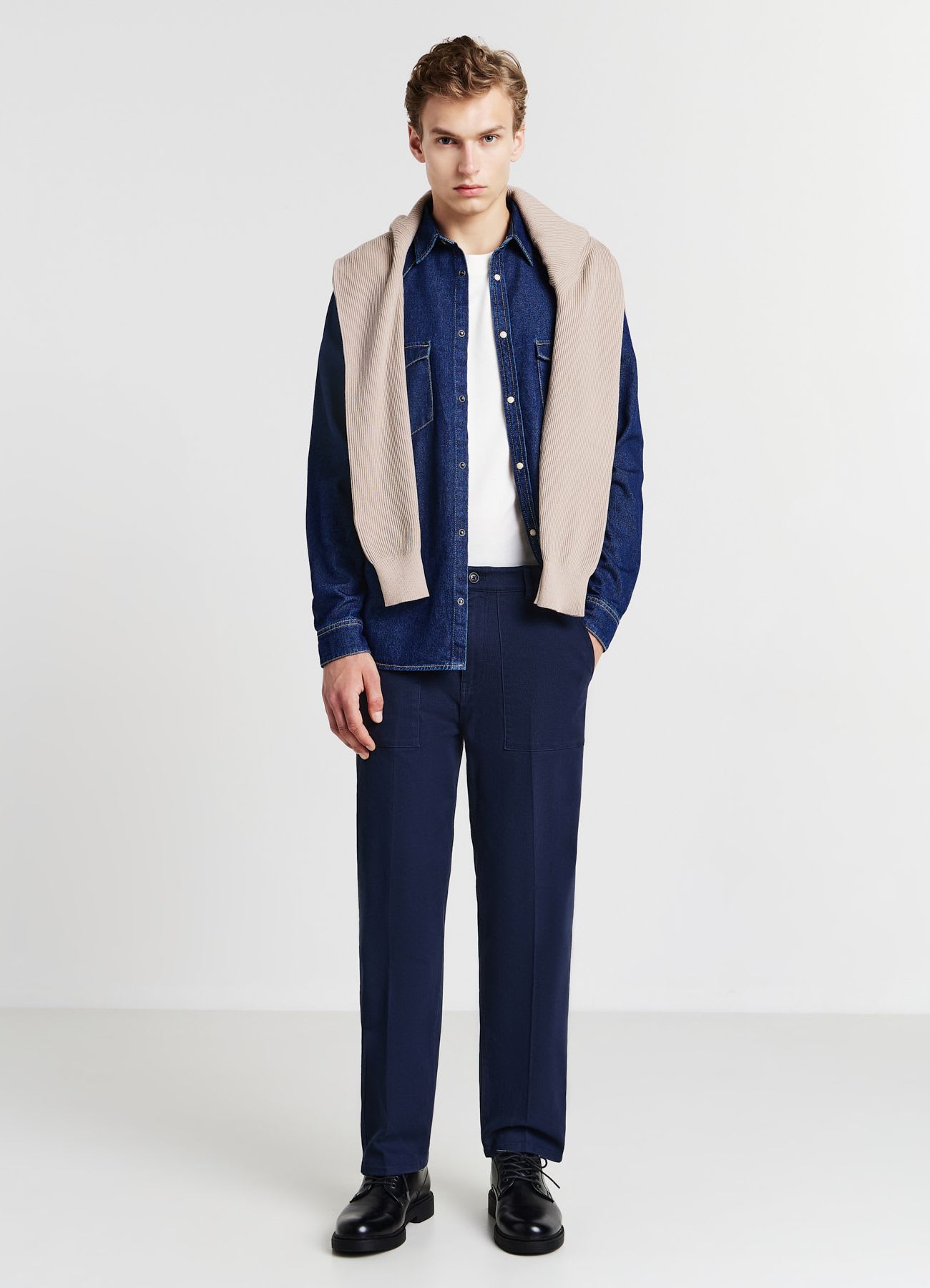 Pantaloni con tasche applicate