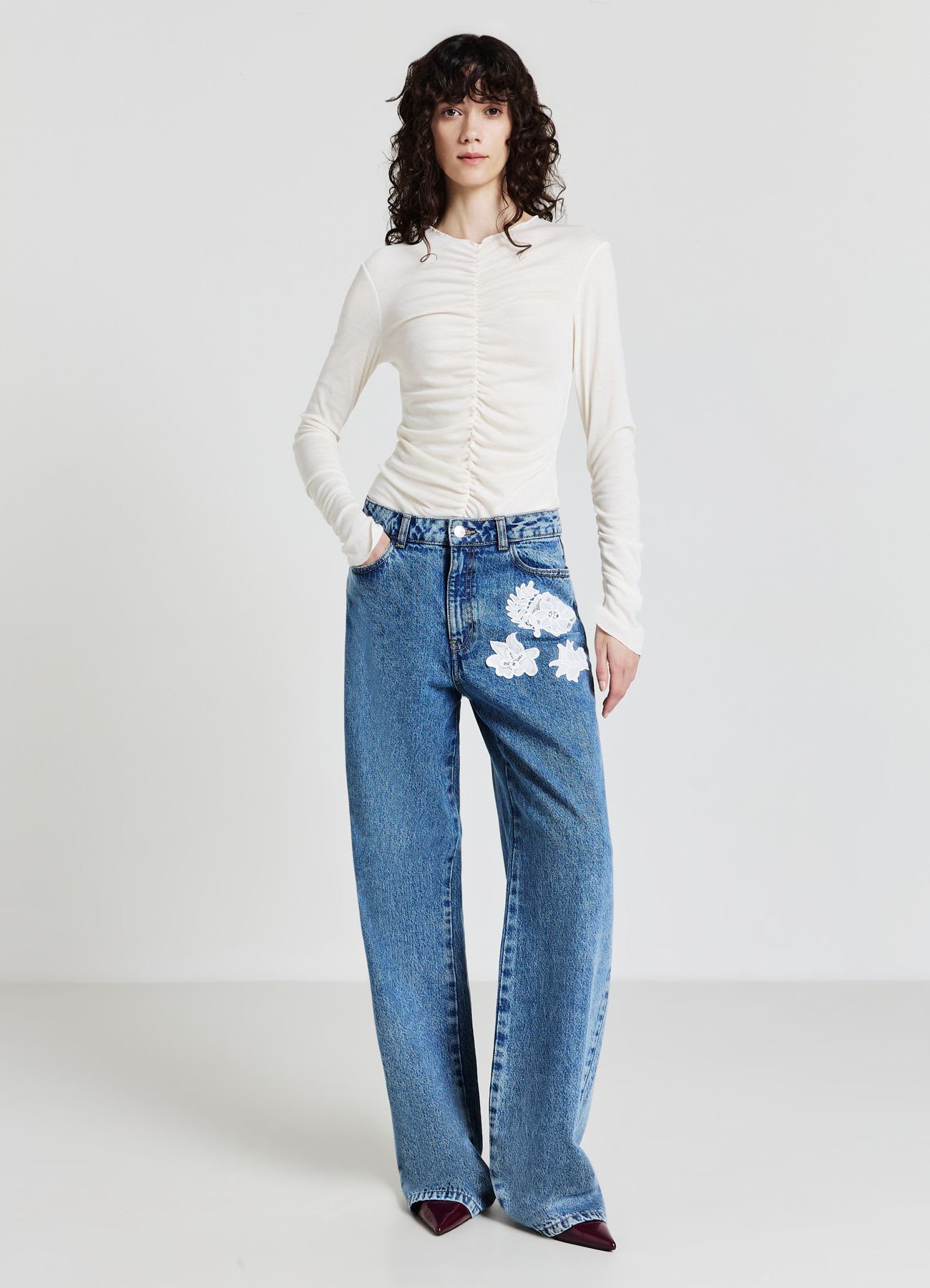 Jeans con applicazioni in pizzo