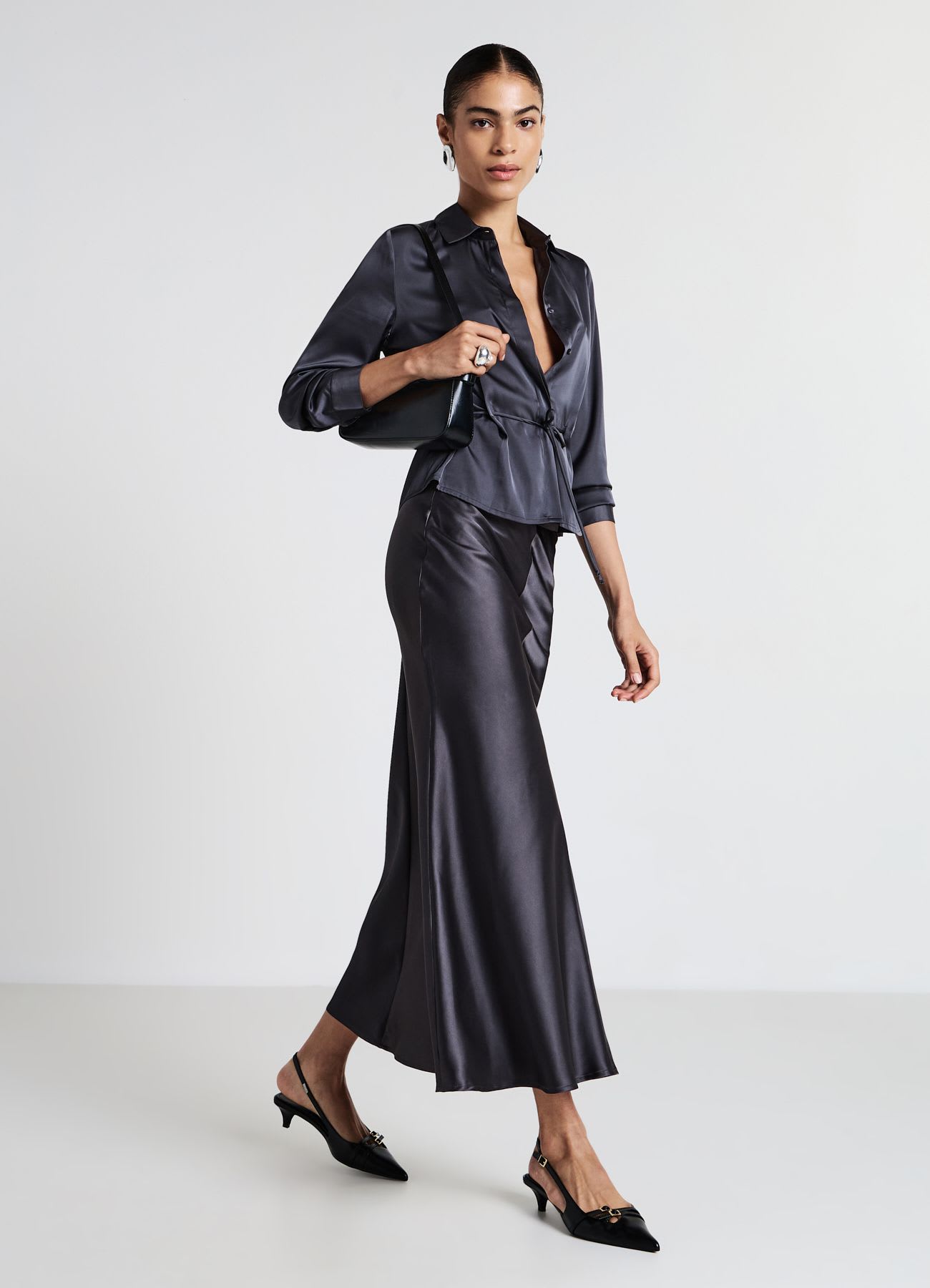Gonna lunga svasata in simil satin