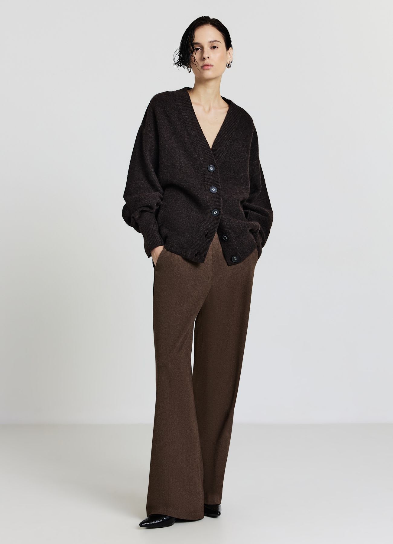 Cardigan con scollo a V e bottoni