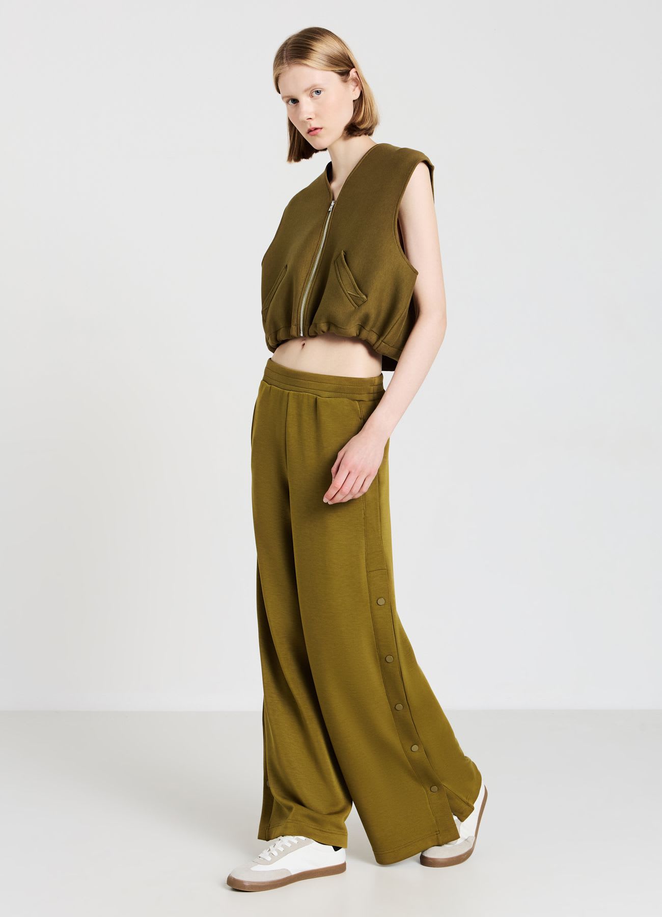 Pantaloni palazzo con bottoni laterali