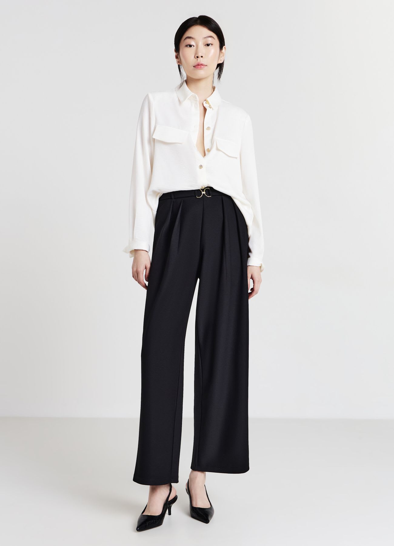 Pantaloni palazzo con cintura decorativa