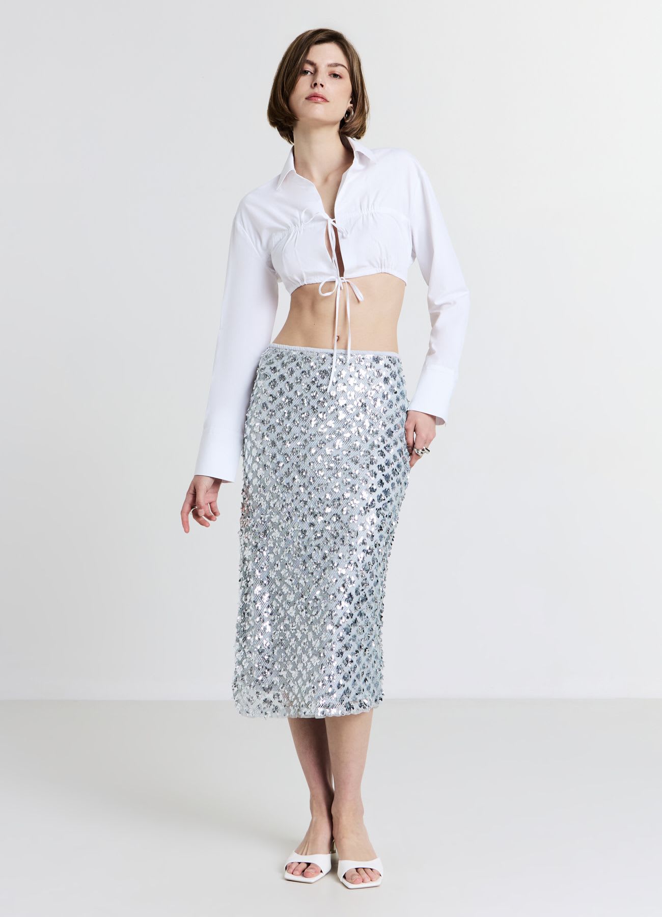 Camicia cropped con laccetti
