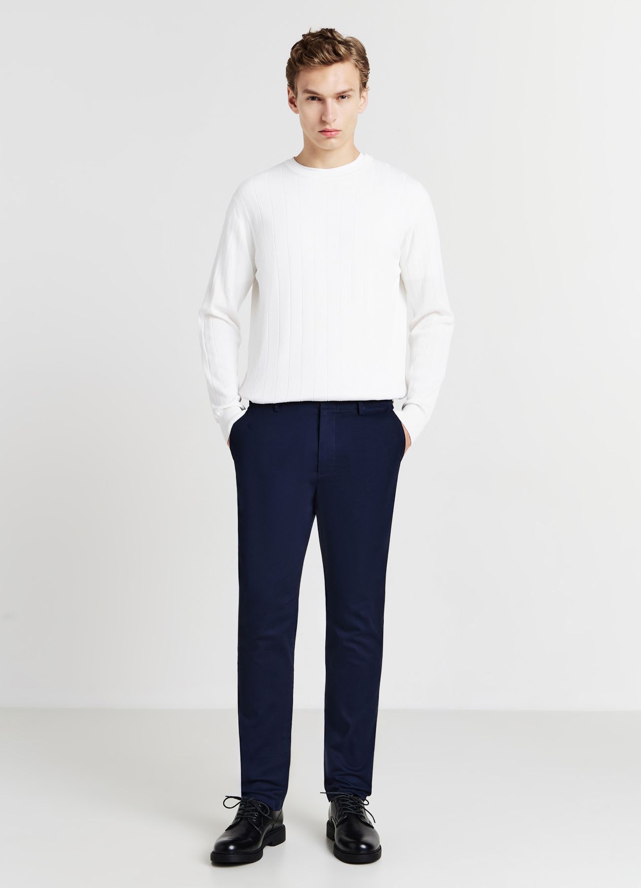Pantaloni chino tinta unita