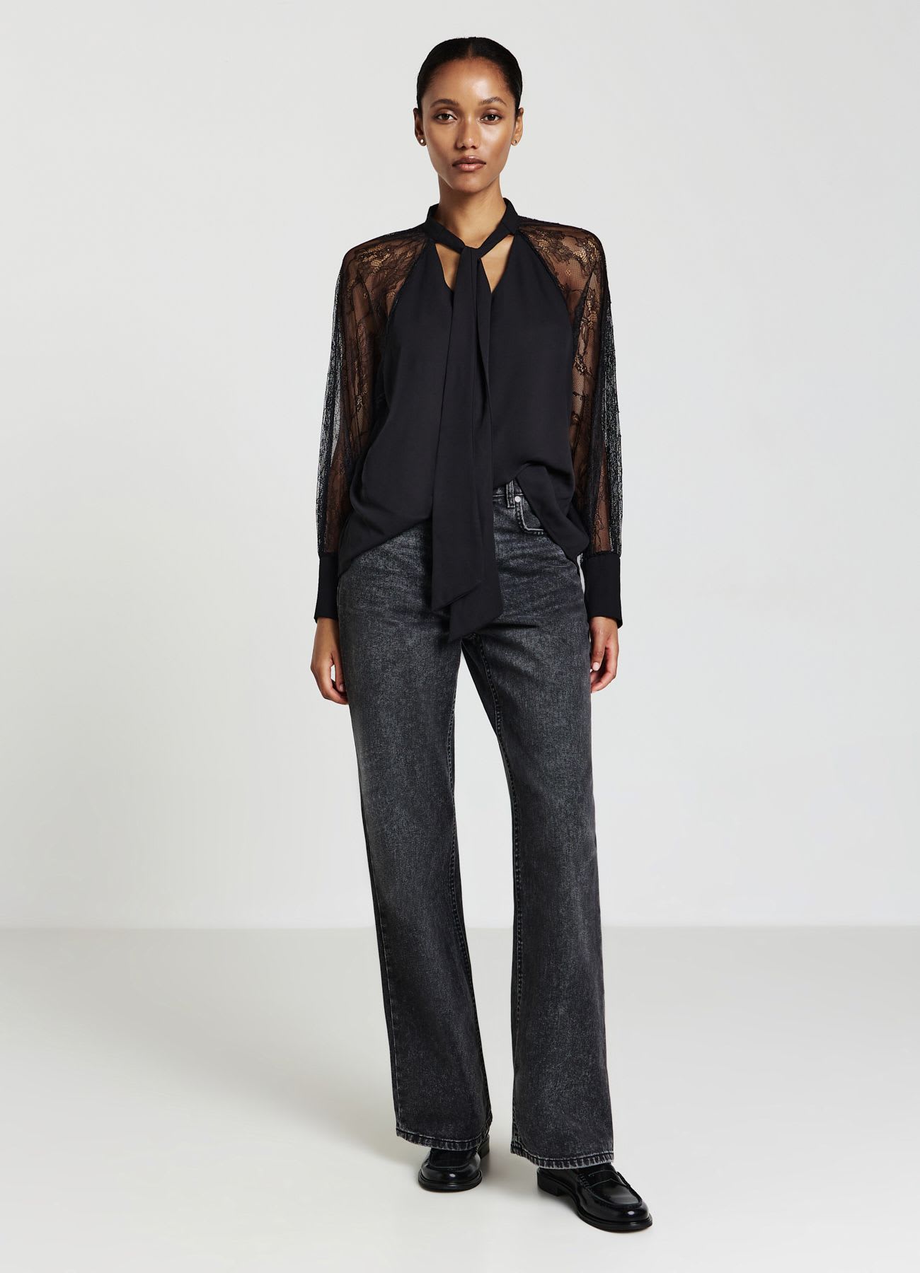 Blusa fiocco maniche pizzo